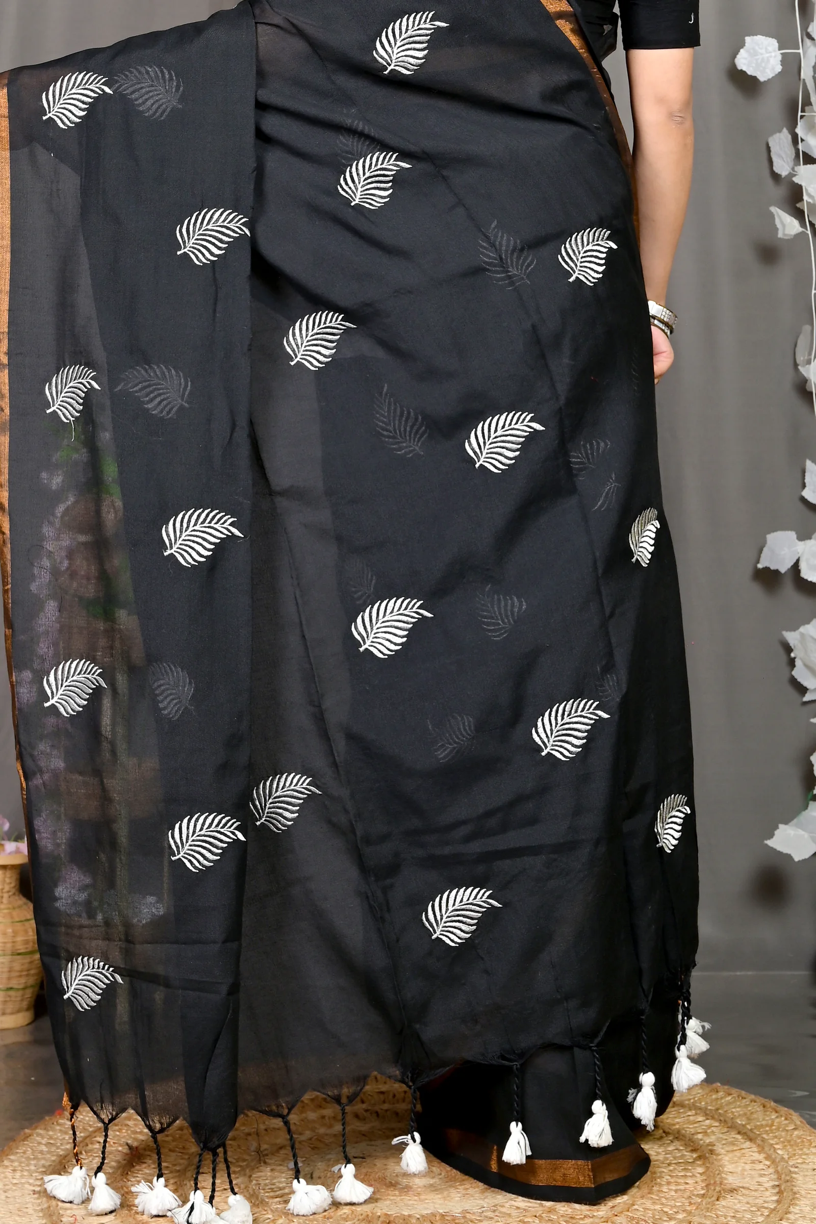 Black Cotton Blended Parin Hand Loom Saree (333)